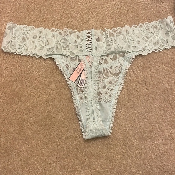 NWT VS THONG - Picture 2 of 4